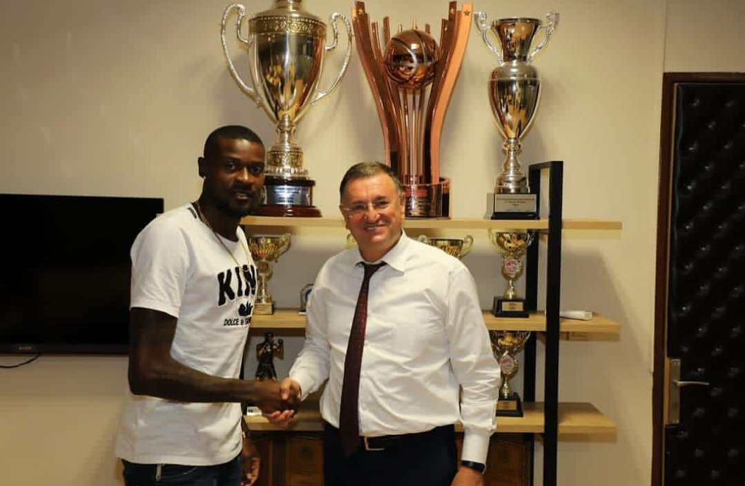 Jérémy Bokila après avoir signé son nouveau contrat