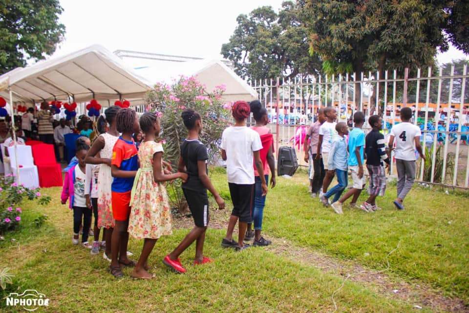 Les enfants au centre Likemo