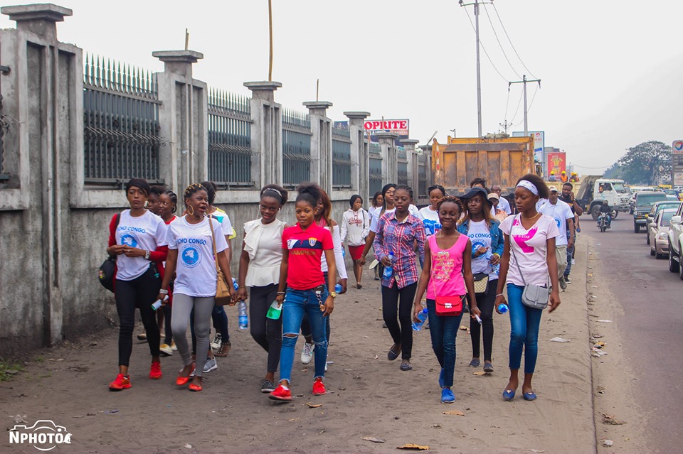 Pendant la marche à Bandal Moulaert en direction du centre Likemo. Crédit photo: Mapendo
