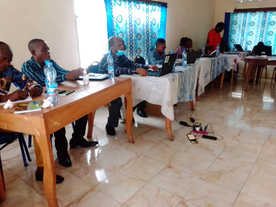 les communautés locales apprennent à gérer et exploiter les concessions forestières
