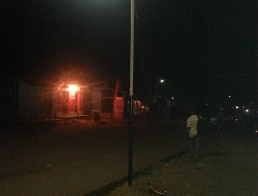 Le boulevard Lumumba pendant la nuit à Kenge