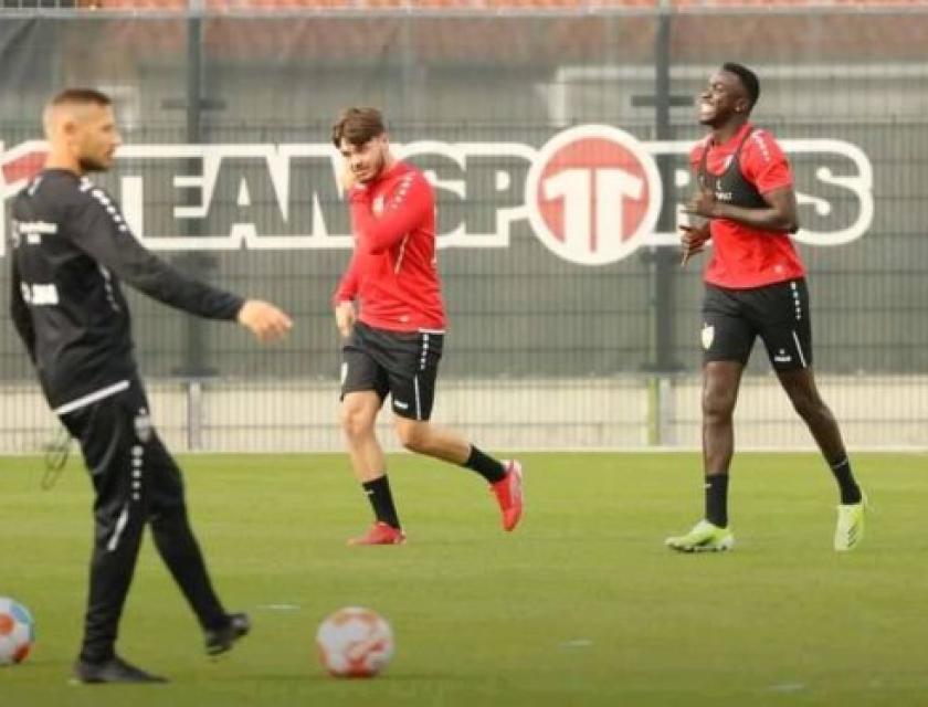 Silas à l'entraînement collectif de Vfb Stuttgart