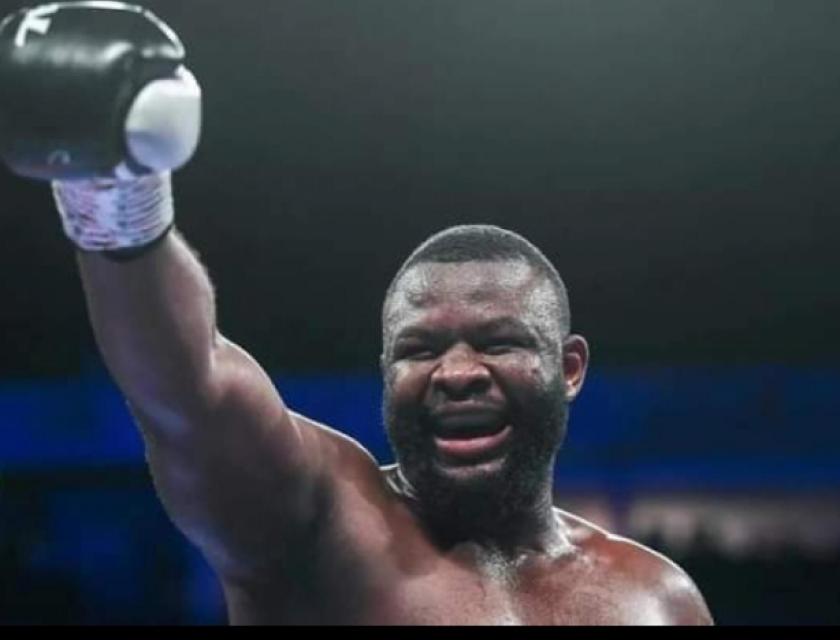 Le congolais Martin Bakole après sa victoire 