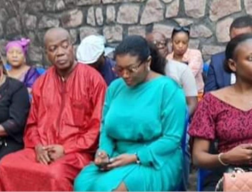Barbara Kanam au côté de Claude Mashala ( conjoint de la chanteuse Tshala Muana ) dans la résidence de défunte située dans la commune de Gombe à Kinshasa.