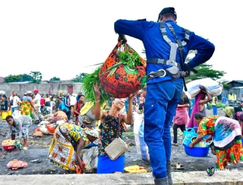 Évacuation des marchés pirates à Kinshasa