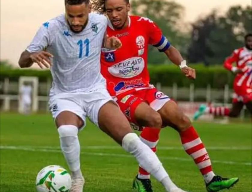 France, Ph. du match opposant le Gabon ( maillot blanc ) et l'l'Olympique Saint-Quentinois( maillot rouge) 