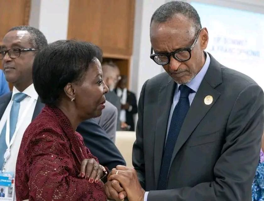 Mme. Louise Mushikiwabo à côté du président de la république rwandaise, Paul Kagame 