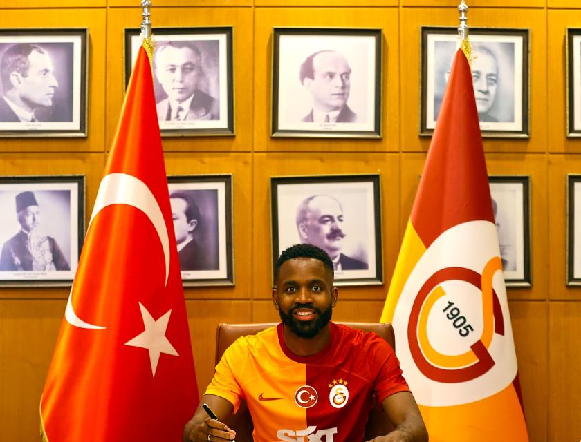 Cédrick Bakambu signé son intégration à Galatasaray/photo tweeter de Galatasaray 