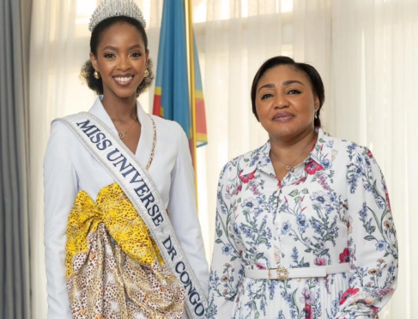 Ilda Imani, candidate de la RDC au concours "Miss Univers" lors de sa rencontre avec la première Dame de la République, Dénise Nyakeru. 