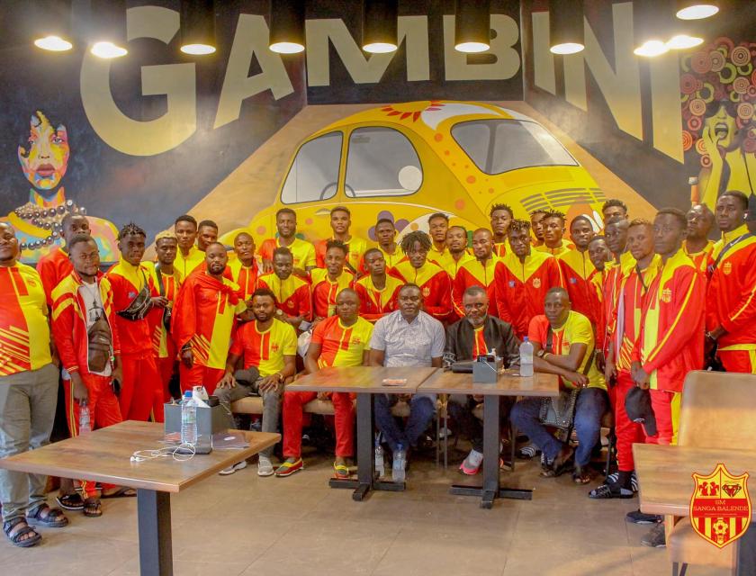 Photo d'ensemble de l'équipe de Sanga Balende