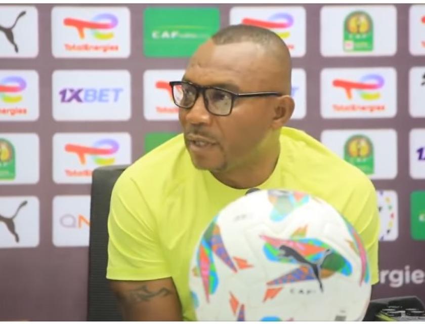 Papy Kimoto en conférence de presse d'avant match face à Raja Athletic Club du Maroc.
