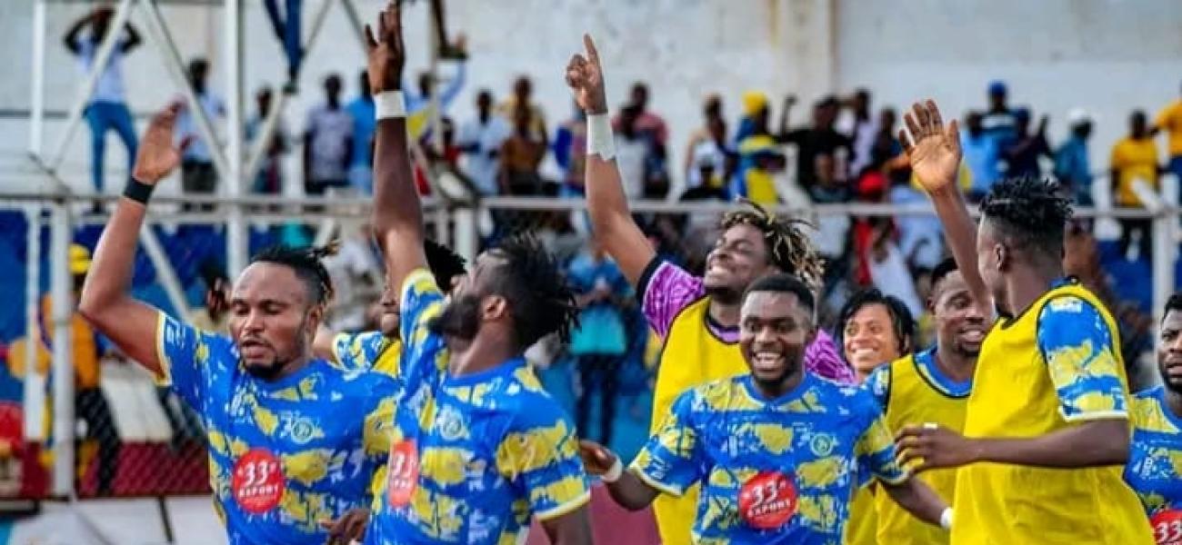 Les joueurs du FC Saint Eloi Lupopo en train de jubiler 