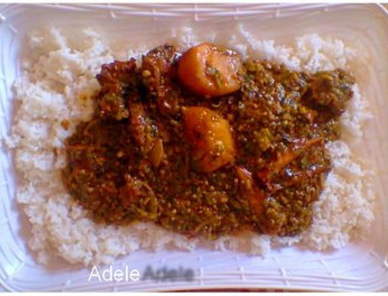 La sauce gombo sur le riz
