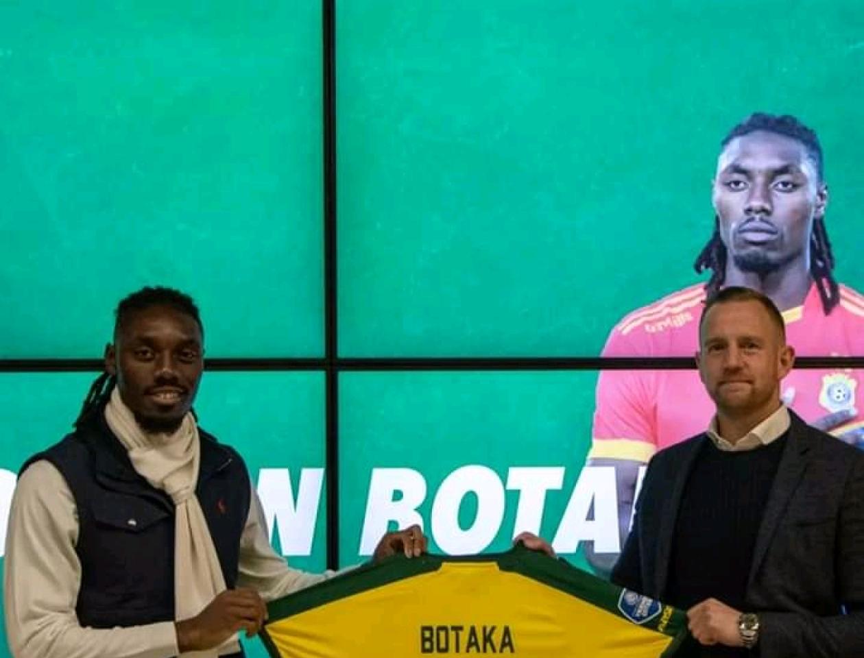 Jordan Botaka lors de la signature de son contrat