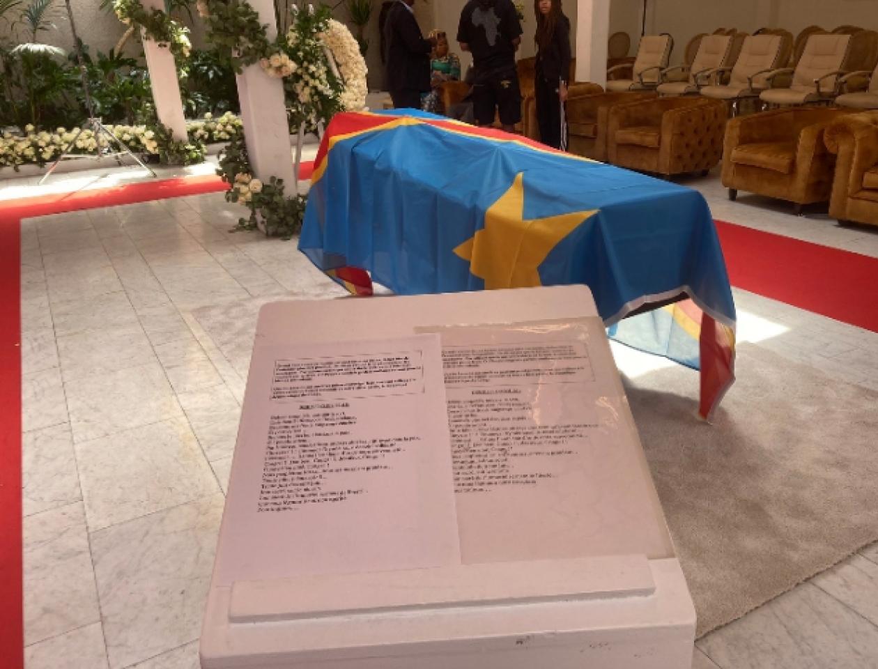 La relique de Patrice Lumumba contenue dans un cercueil en Belgique, lors de la restitution lundi 20 juin 2022.