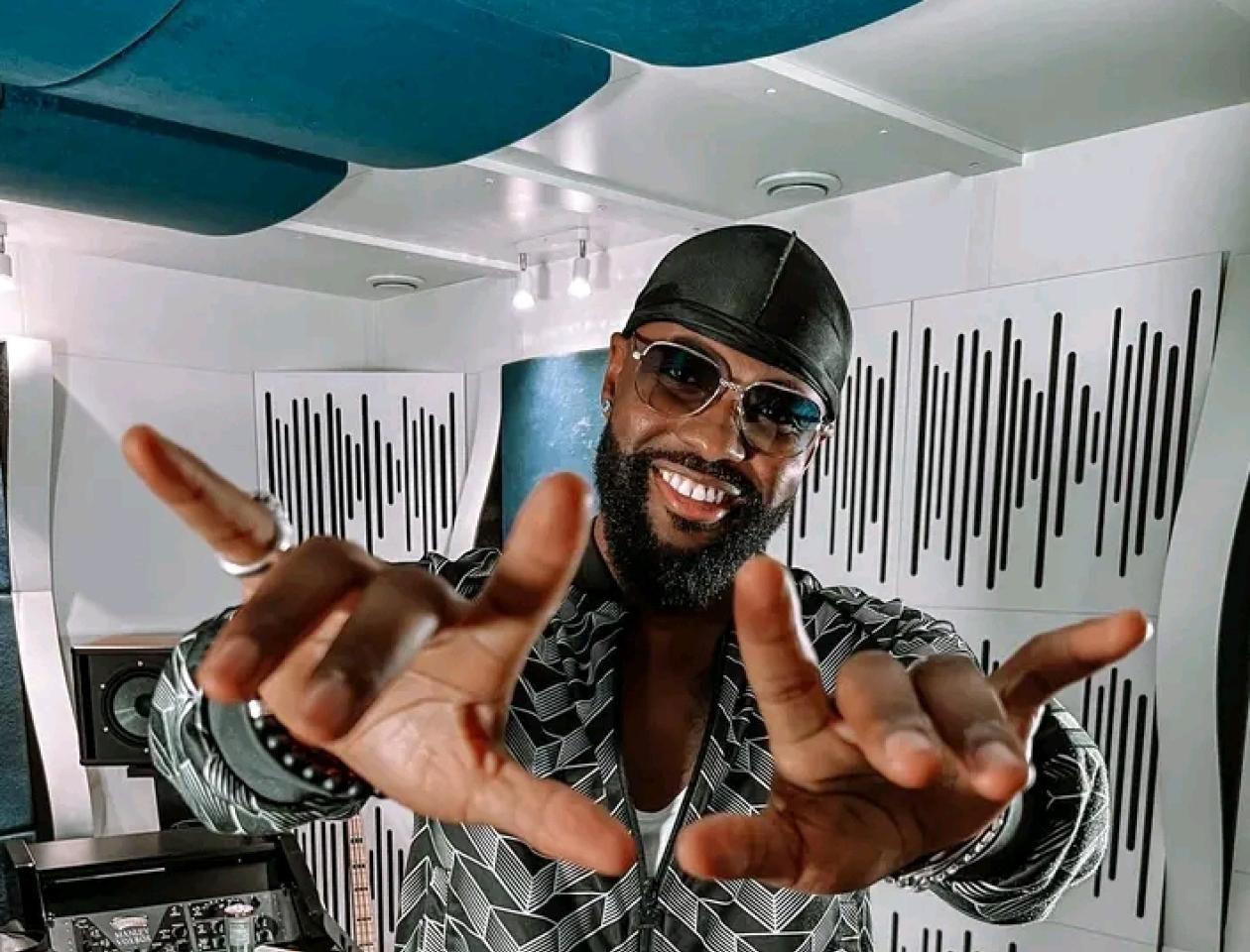Hiro le Coq, chanteur français, originaire de la RDC.