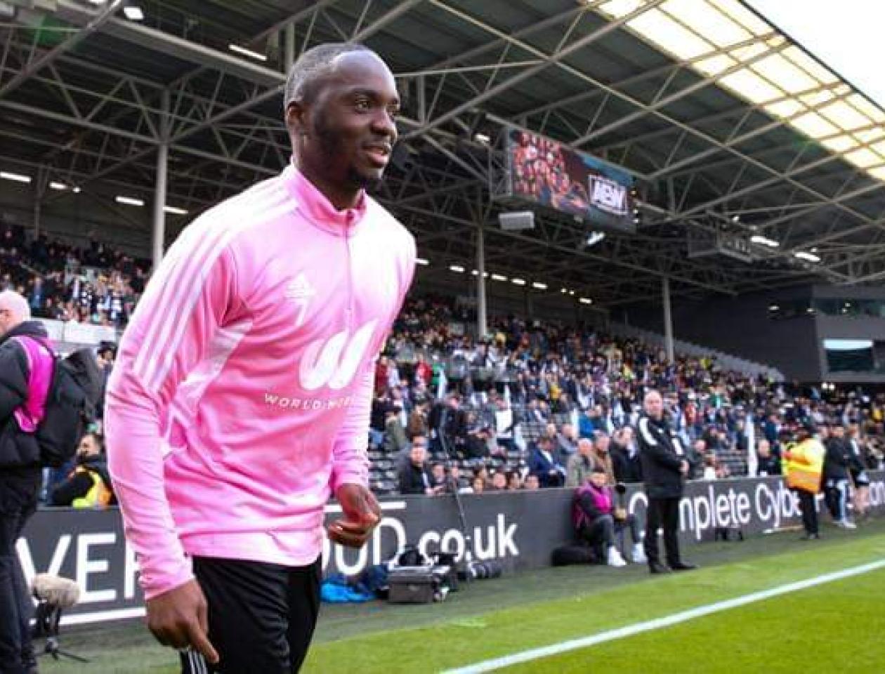 Angleterre, Neeskens KEBANO entrain de se chauffe, 22 avril 2023