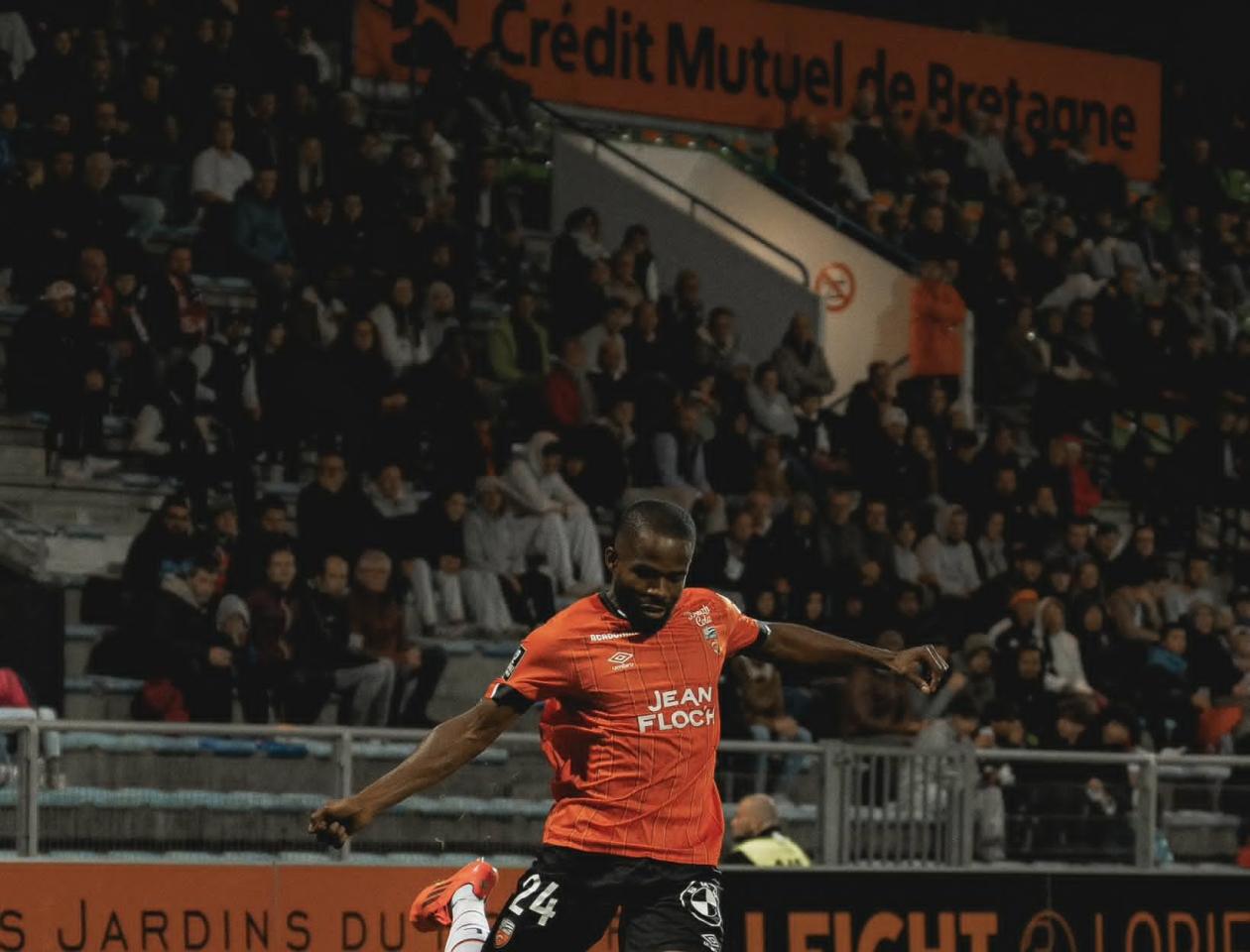 Gédéon Kalulu contre SM Caen en Ligue 2 française le 5 octobre 2024.