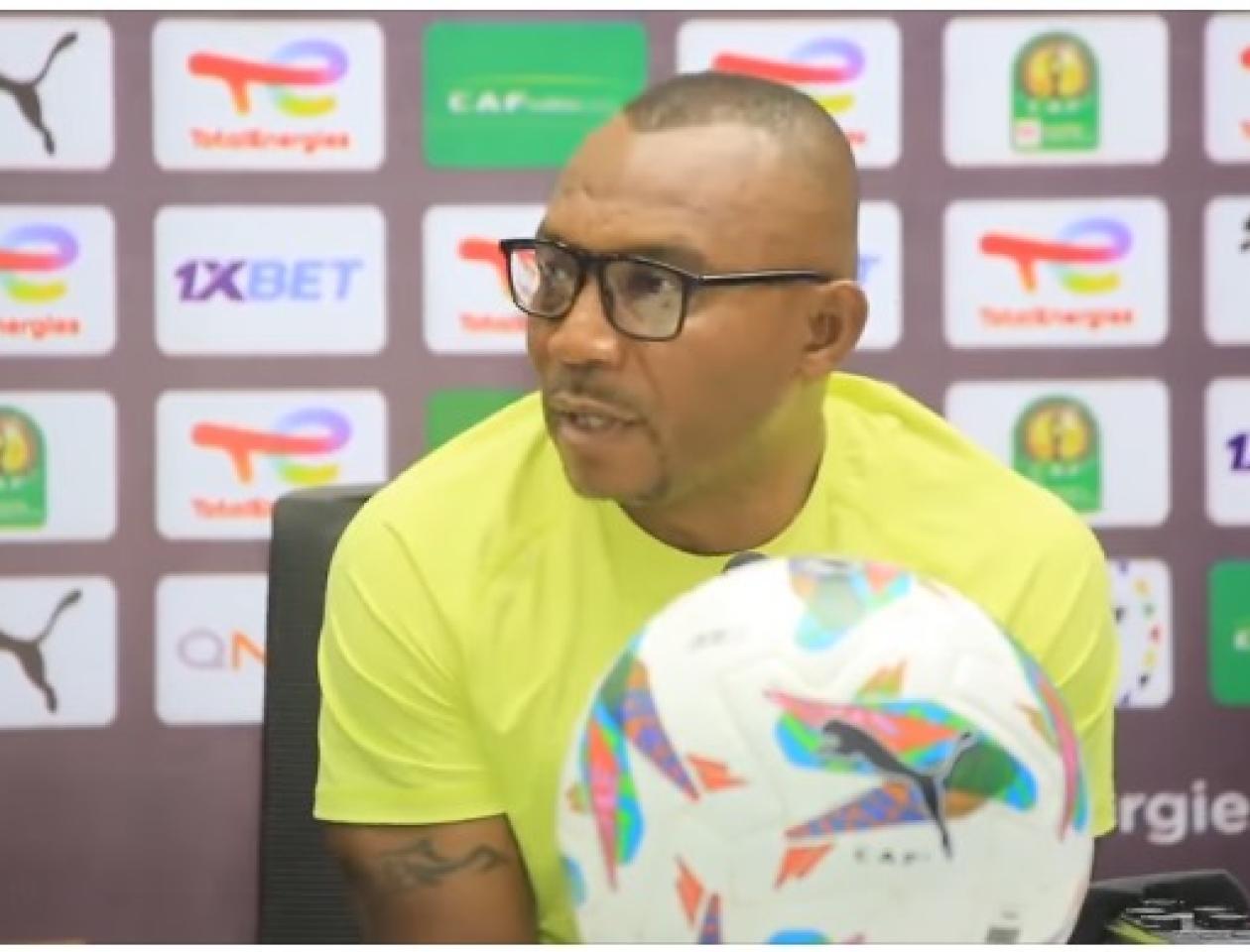 Papy Kimoto en conférence de presse d'avant match face à Raja Athletic Club du Maroc.